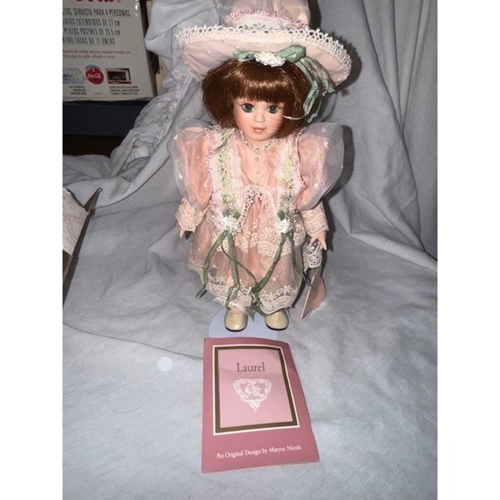 Maryse Nicole Laurel Porcelain Doll Pink Dress Hat Stand Included‎ Collectible